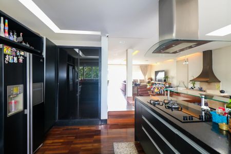 Casa à venda com 380m², 3 quartos e 6 vagas Casa à venda com 380m², 3 quartos e 6 vagasCozinha