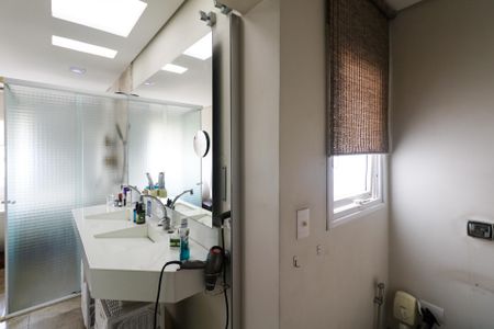 Casa à venda com 380m², 3 quartos e 6 vagas Casa à venda com 380m², 3 quartos e 6 vagasBanheiro da Suíte