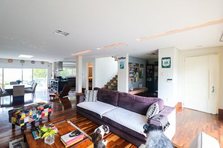 Casa à venda com 380m², 3 quartos e 6 vagas Casa à venda com 380m², 3 quartos e 6 vagasSala de Estar