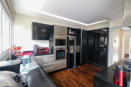 Casa à venda com 380m², 3 quartos e 6 vagas Casa à venda com 380m², 3 quartos e 6 vagasCozinha