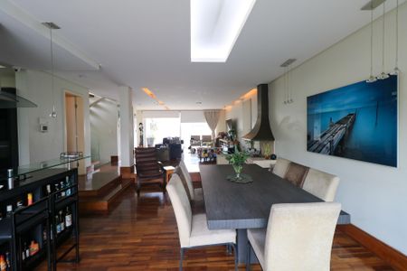 Casa à venda com 380m², 3 quartos e 6 vagas Casa à venda com 380m², 3 quartos e 6 vagasSala de Jantar