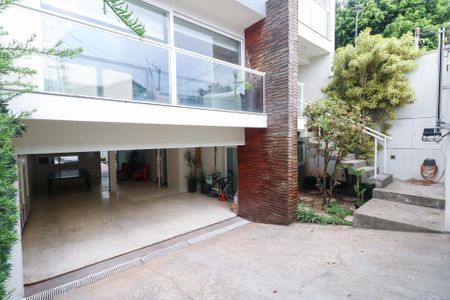 Casa à venda com 380m², 3 quartos e 6 vagas Casa à venda com 380m², 3 quartos e 6 vagasGaragem