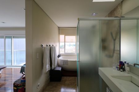 Casa à venda com 380m², 3 quartos e 6 vagas Casa à venda com 380m², 3 quartos e 6 vagasBanheiro da Suíte