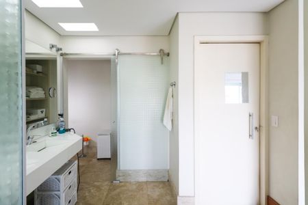 Casa à venda com 380m², 3 quartos e 6 vagas Casa à venda com 380m², 3 quartos e 6 vagasBanheiro da Suíte