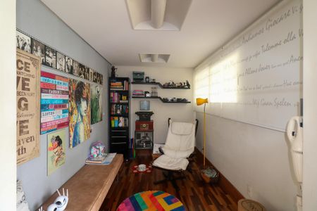 Casa à venda com 380m², 3 quartos e 6 vagas Casa à venda com 380m², 3 quartos e 6 vagasSala de Estar