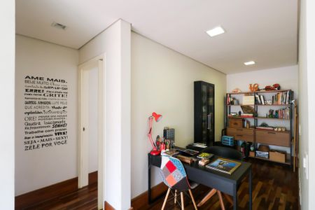 Casa à venda com 380m², 3 quartos e 6 vagas Casa à venda com 380m², 3 quartos e 6 vagasEscritório/Corredor