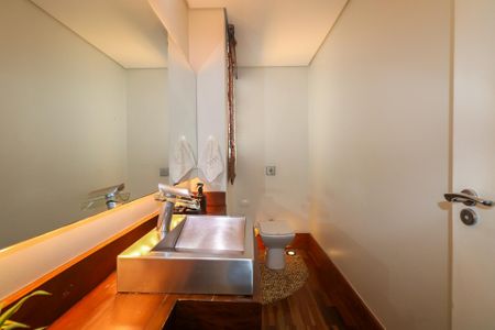 Casa à venda com 380m², 3 quartos e 6 vagas Casa à venda com 380m², 3 quartos e 6 vagasLavabo