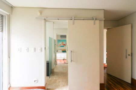 Casa à venda com 380m², 3 quartos e 6 vagas Casa à venda com 380m², 3 quartos e 6 vagasQuarto 1