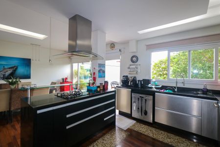 Casa à venda com 380m², 3 quartos e 6 vagas Casa à venda com 380m², 3 quartos e 6 vagasCozinha