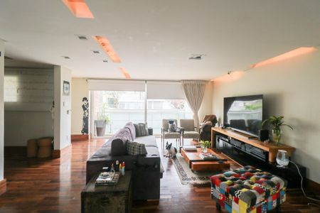 Casa à venda com 380m², 3 quartos e 6 vagas Casa à venda com 380m², 3 quartos e 6 vagasSala de Estar