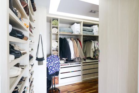 Casa à venda com 380m², 3 quartos e 6 vagas Casa à venda com 380m², 3 quartos e 6 vagasCloset da Suíte