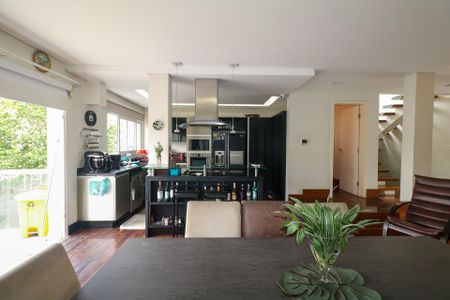 Casa à venda com 380m², 3 quartos e 6 vagas Casa à venda com 380m², 3 quartos e 6 vagasSala de Jantar