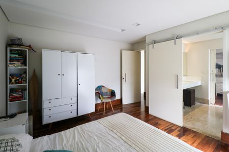 Casa à venda com 380m², 3 quartos e 6 vagas Casa à venda com 380m², 3 quartos e 6 vagasQuarto 2