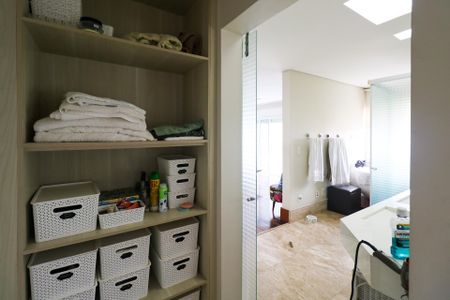 Casa à venda com 380m², 3 quartos e 6 vagas Casa à venda com 380m², 3 quartos e 6 vagasCloset da Suíte