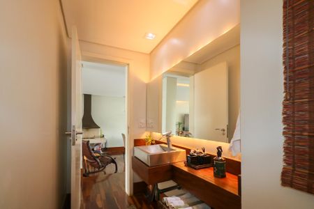 Casa à venda com 380m², 3 quartos e 6 vagas Casa à venda com 380m², 3 quartos e 6 vagasLavabo