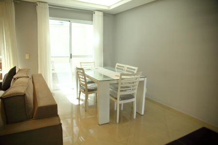 Casa de condomínio à venda com 108m², 3 quartos e 3 vagasSala