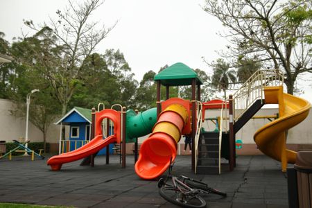 Casa de condomínio à venda com 108m², 3 quartos e 3 vagasÁrea comum - Playground
