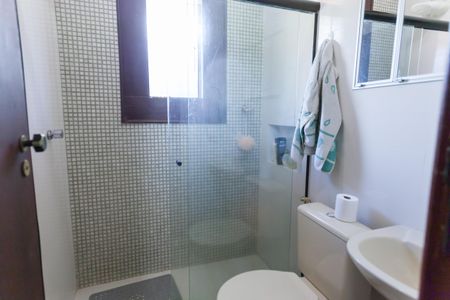 Casa de condomínio para alugar com 600m², 5 quartos e 5 vagasBanheiro da Suíte 2