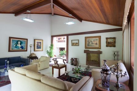 Casa de condomínio para alugar com 600m², 5 quartos e 5 vagasSala