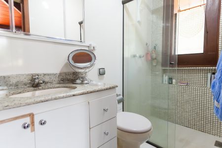 Casa de condomínio para alugar com 600m², 5 quartos e 5 vagasBanheiro da Suíte