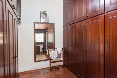 Casa de condomínio para alugar com 600m², 5 quartos e 5 vagasCloset da suíte