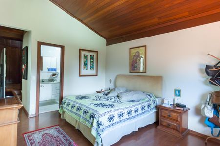 Casa de condomínio para alugar com 600m², 5 quartos e 5 vagasSuíte