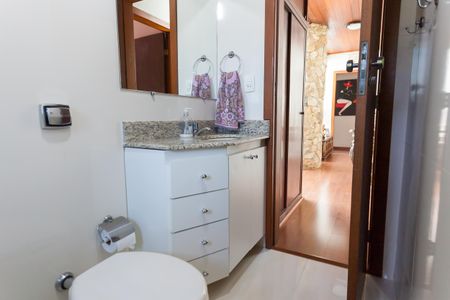 Casa de condomínio para alugar com 600m², 5 quartos e 5 vagasBanheiro Social