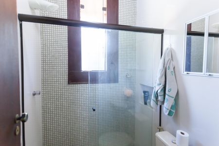 Casa de condomínio para alugar com 600m², 5 quartos e 5 vagasBanheiro da Suíte 2