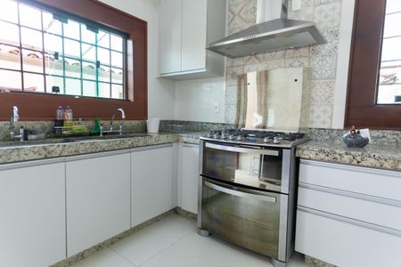 Casa de condomínio para alugar com 600m², 5 quartos e 5 vagasCozinha