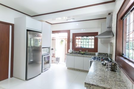 Casa de condomínio para alugar com 600m², 5 quartos e 5 vagasCozinha