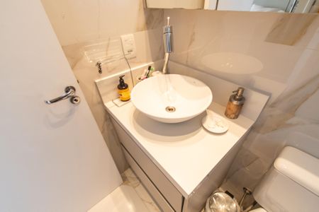 Apartamento à venda com 105m², 2 quartos e 2 vagasBanheiro da suíte