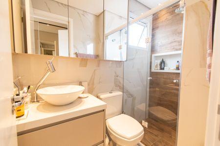 Apartamento à venda com 105m², 2 quartos e 2 vagasBanheiro da suíte