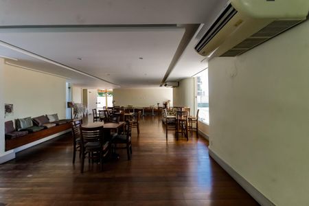 Apartamento para alugar com 175m², 3 quartos e 3 vagas Apartamento para alugar com 175m², 3 quartos e 3 vagasÁrea comum - Salão de festas