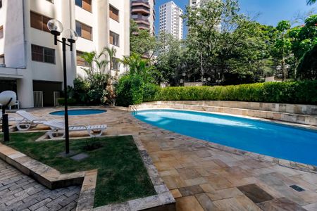Apartamento para alugar com 175m², 3 quartos e 3 vagas Apartamento para alugar com 175m², 3 quartos e 3 vagasÁrea comum - Piscina