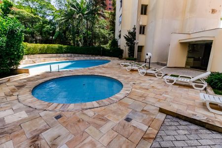 Apartamento para alugar com 175m², 3 quartos e 3 vagas Apartamento para alugar com 175m², 3 quartos e 3 vagasÁrea comum - Piscina