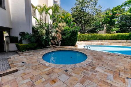 Apartamento para alugar com 175m², 3 quartos e 3 vagas Apartamento para alugar com 175m², 3 quartos e 3 vagasÁrea comum - Piscina