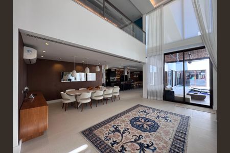 Casa de condomínio à venda com 906m², 5 quartos e 3 vagasSala