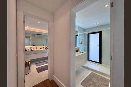 Casa de condomínio à venda com 906m², 5 quartos e 3 vagasBanheiro da Suíte 2