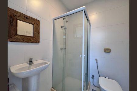 Casa de condomínio à venda com 906m², 5 quartos e 3 vagasBanheiro de Serviço