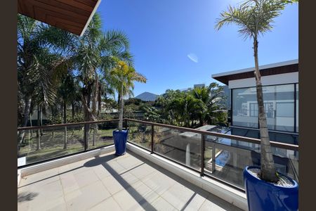 Casa de condomínio à venda com 906m², 5 quartos e 3 vagasSuíte 3 - Varanda