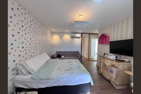 Casa de condomínio à venda com 906m², 5 quartos e 3 vagasSuíte 4