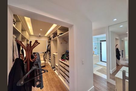 Casa de condomínio à venda com 906m², 5 quartos e 3 vagasSuíte 2 - Closet