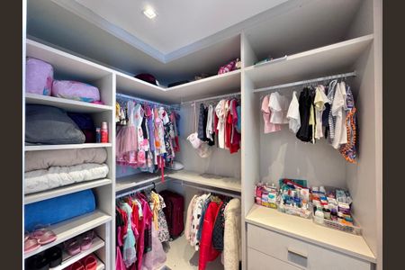 Casa de condomínio à venda com 906m², 5 quartos e 3 vagasSuíte 1 - Closet