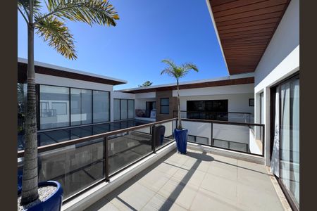 Casa de condomínio à venda com 906m², 5 quartos e 3 vagasSuíte 3 - Varanda