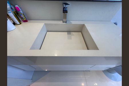 Casa de condomínio à venda com 906m², 5 quartos e 3 vagasBanheiro da Suíte