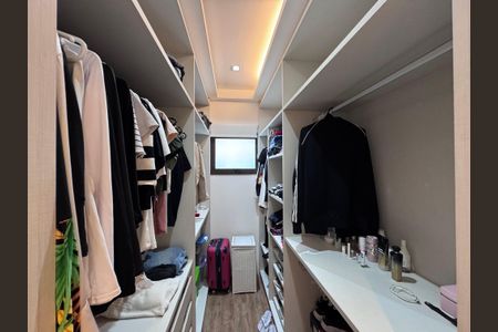 Casa de condomínio à venda com 906m², 5 quartos e 3 vagasSuíte 4 - Closet