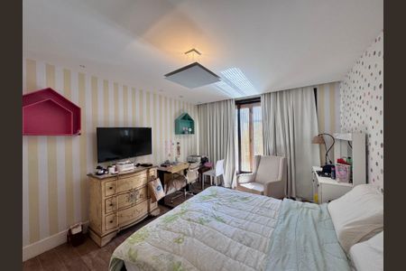 Casa de condomínio à venda com 906m², 5 quartos e 3 vagasSuíte 4