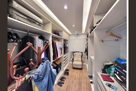 Casa de condomínio à venda com 906m², 5 quartos e 3 vagasSuíte 2 - Closet