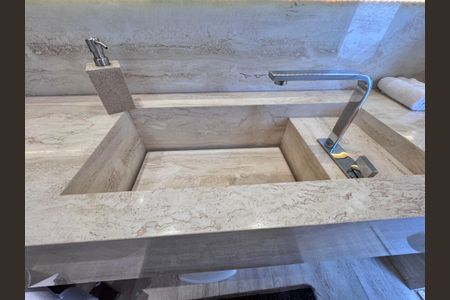 Casa de condomínio à venda com 906m², 5 quartos e 3 vagasLavabo