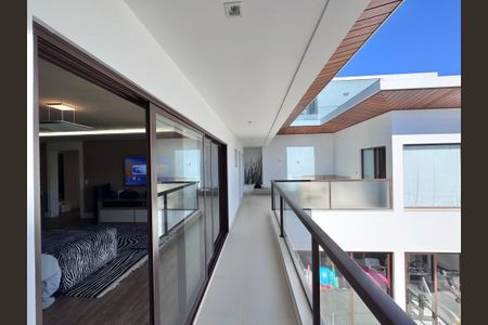 Casa de condomínio à venda com 906m², 5 quartos e 3 vagasSuíte 2 - Varanda